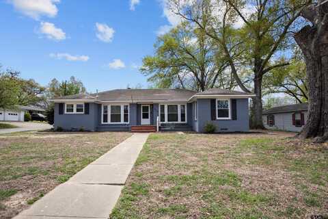 319 E Hubbard St, Lindale, TX 75771