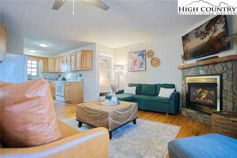 136 Deer Ridge Lane, Blowing Rock, NC 28605