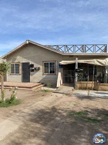 105 Temple Ct, Calexico, CA 92231