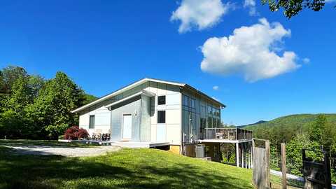 1098 Paint Mountain Road, Greeneville, TN 37743