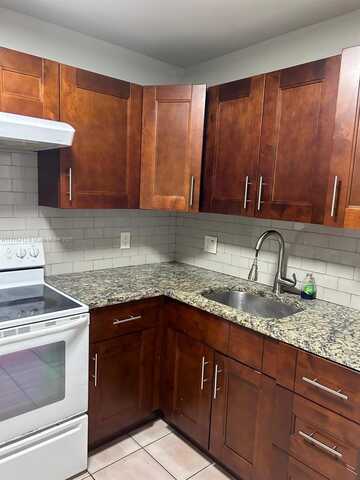 9203 NW 38th Dr, Coral Springs, FL 33065