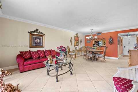 901 Colony Point Cir, Pembroke Pines, FL 33026