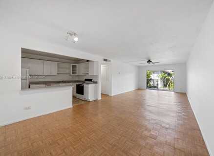 8107 SW 72nd Ave, Miami, FL 33143