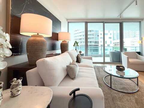 1331 Brickell Bay Dr, Miami, FL 33131