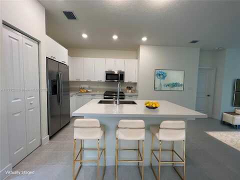 8167 NW 41st St, Doral, FL 33166