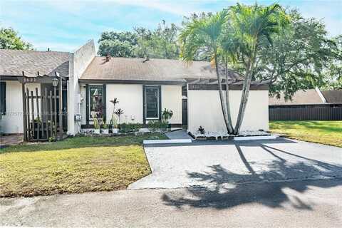 1611 NW 96th Ter, Pembroke Pines, FL 33024