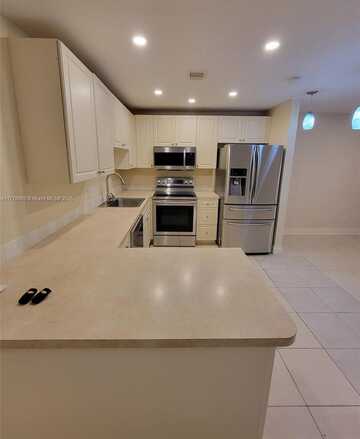 8700 NW 40th St, Coral Springs, FL 33065