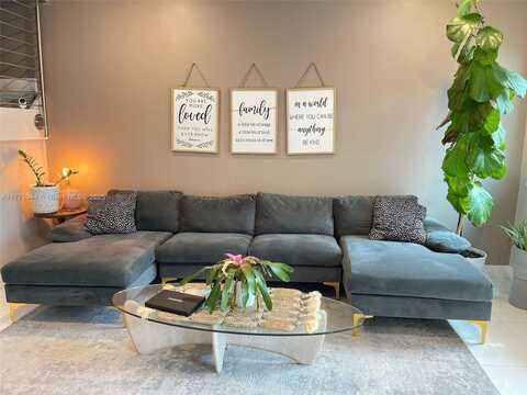 10365 NW 66th St, Doral, FL 33178