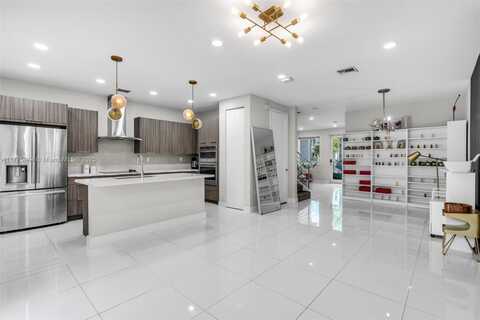 10365 NW 66th St, Doral, FL 33178