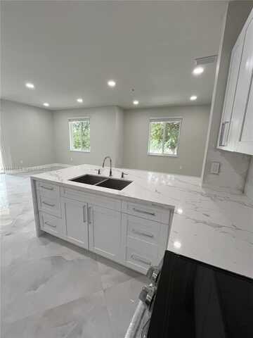 8906 W Flagler St, Miami, FL 33174