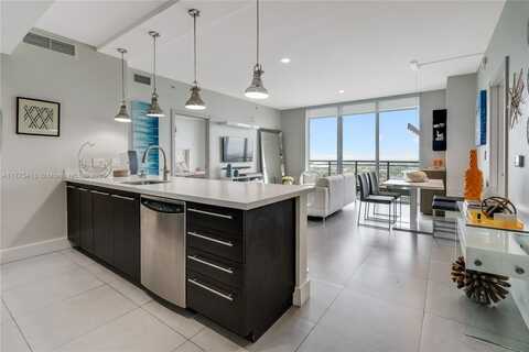 90 SW 3rd St, Miami, FL 33130