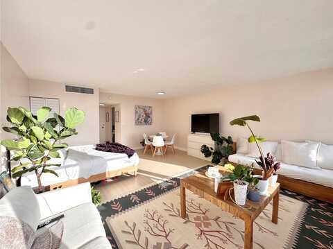 2899 Collins Ave, Miami Beach, FL 33140