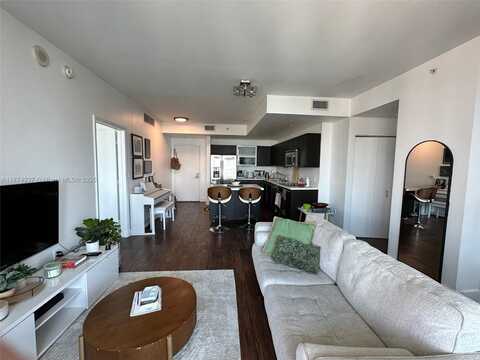 90 SW 3rd St, Miami, FL 33130