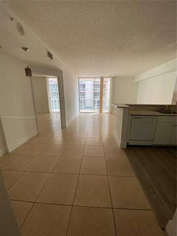 5085 NW 7th St, Miami, FL 33126