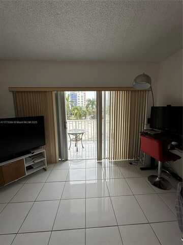 500 Bayview Dr, Sunny Isles Beach, FL 33160