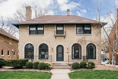 4743 N Woodburn St, Whitefish Bay, WI 53211