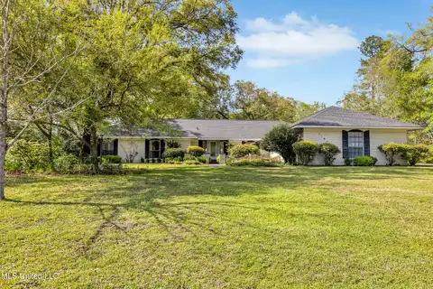 5561 E Diamondhead Drive, Diamondhead, MS 39525