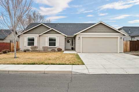 2715 NE 6th Drive, Redmond, OR 97756