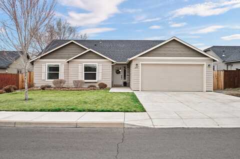 2715 NE 6th Drive, Redmond, OR 97756