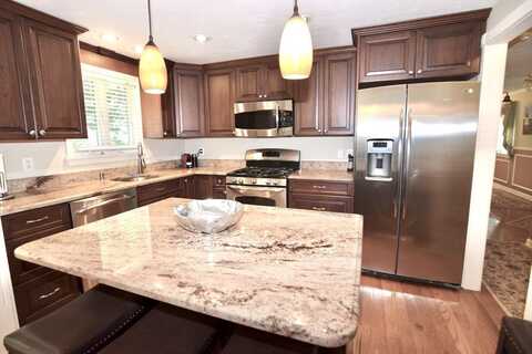 80 Pine Hill Blvd, Mashpee, MA 02649