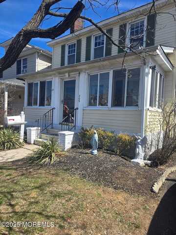 209 Broadway, Keyport, NJ 07735
