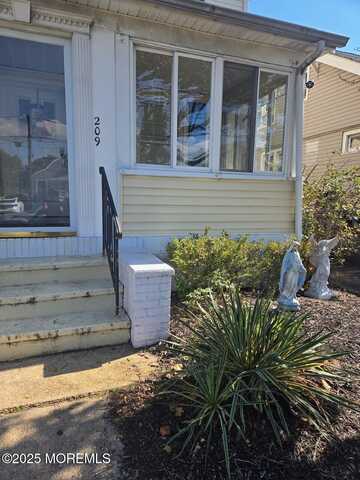 209 Broadway, Keyport, NJ 07735