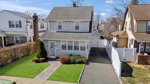 95 Weberfield Avenue, Freeport, NY 11520