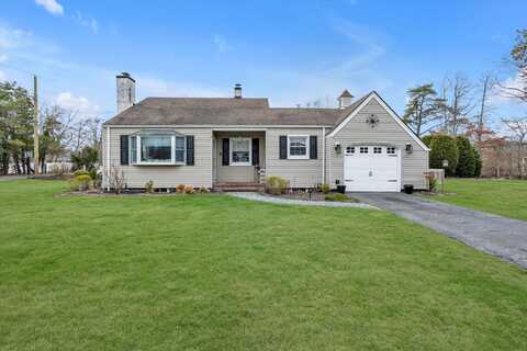 6 Brookway, Oakdale, NY 11769