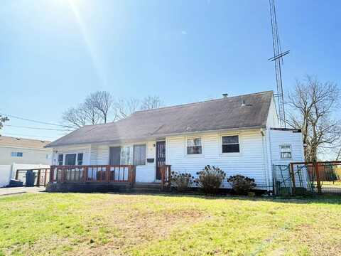 4 McClellan Avenue, Bay Shore, NY 11706