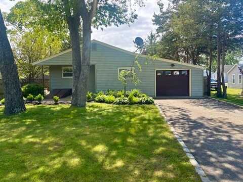 55 Beach Road, Aquebogue, NY 11931