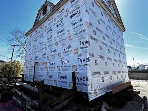 13 Bayview Ave, Lawrence, NY 11559
