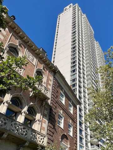 1300 N Lake Shore Drive, Chicago, IL 60610