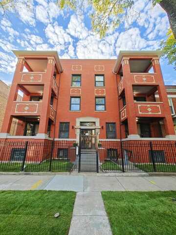 6022 S Eberhart Avenue, Chicago, IL 60637
