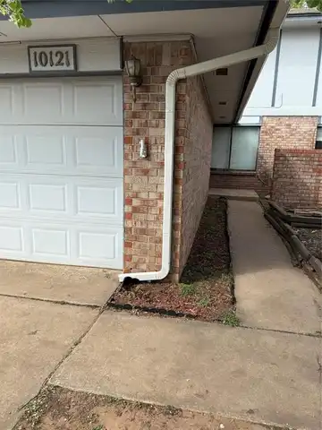 10121 Birkenhead Court, Yukon, OK 73099