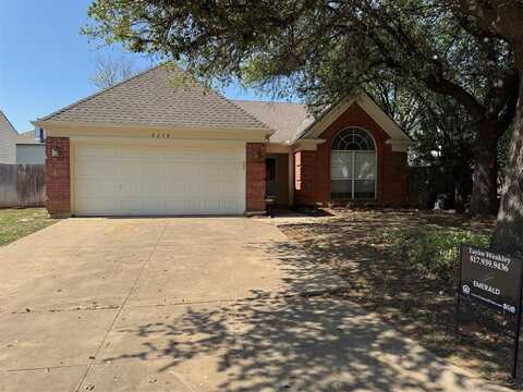 8208 Cloverglen Lane, Fort Worth, TX 76123