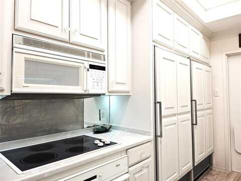 6335 W Northwest Highway, Dallas, TX 75225
