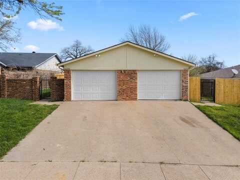 10246 Maverick Drive, Fort Worth, TX 76108