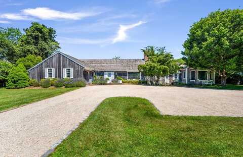 19 Quaquanantuck Lane, Quogue, NY 11959