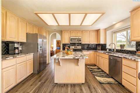 8621 W Skagit Ave, Kennewick, WA 99336