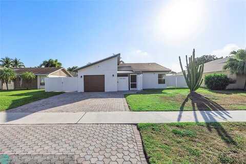 352 NW 41st Ave, Deerfield Beach, FL 33442