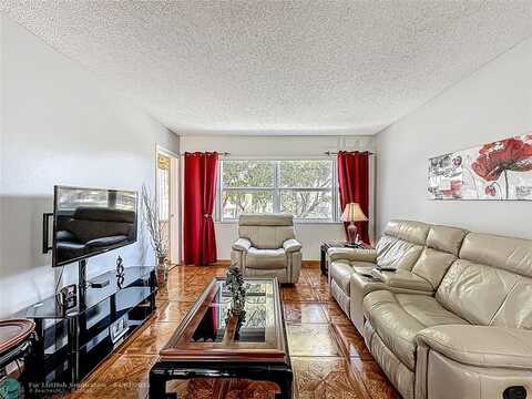 5001 NW 34th St, Lauderdale Lakes, FL 33319