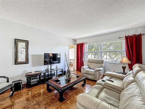 5001 NW 34th St, Lauderdale Lakes, FL 33319