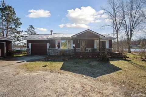 1901 BEACH Drive, Crystal, MI 48818