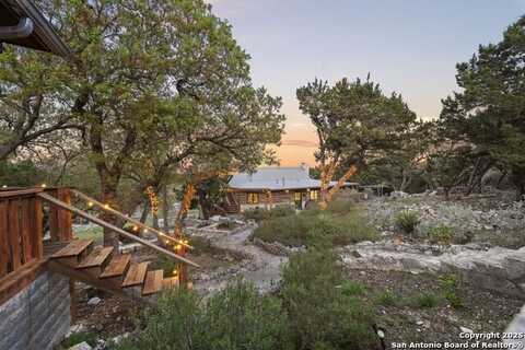 110 W Apacheria Pass, Comfort, TX 78013