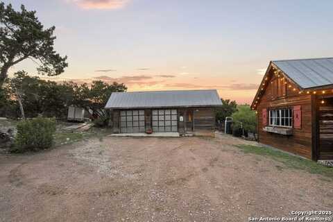 110 W Apacheria Pass, Comfort, TX 78013
