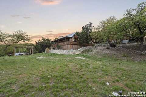 110 W Apacheria Pass, Comfort, TX 78013