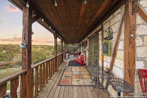 110 W Apacheria Pass, Comfort, TX 78013