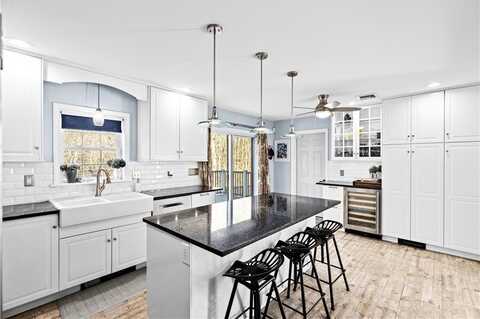 5 Nottingham Way, Freetown, MA 02702