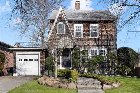 8 Druid Road, Warwick, RI 02888