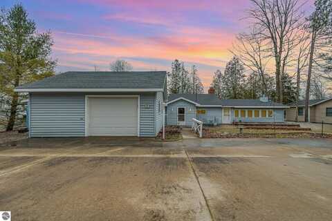 6258 Ridge Road, Oscoda, MI 48750